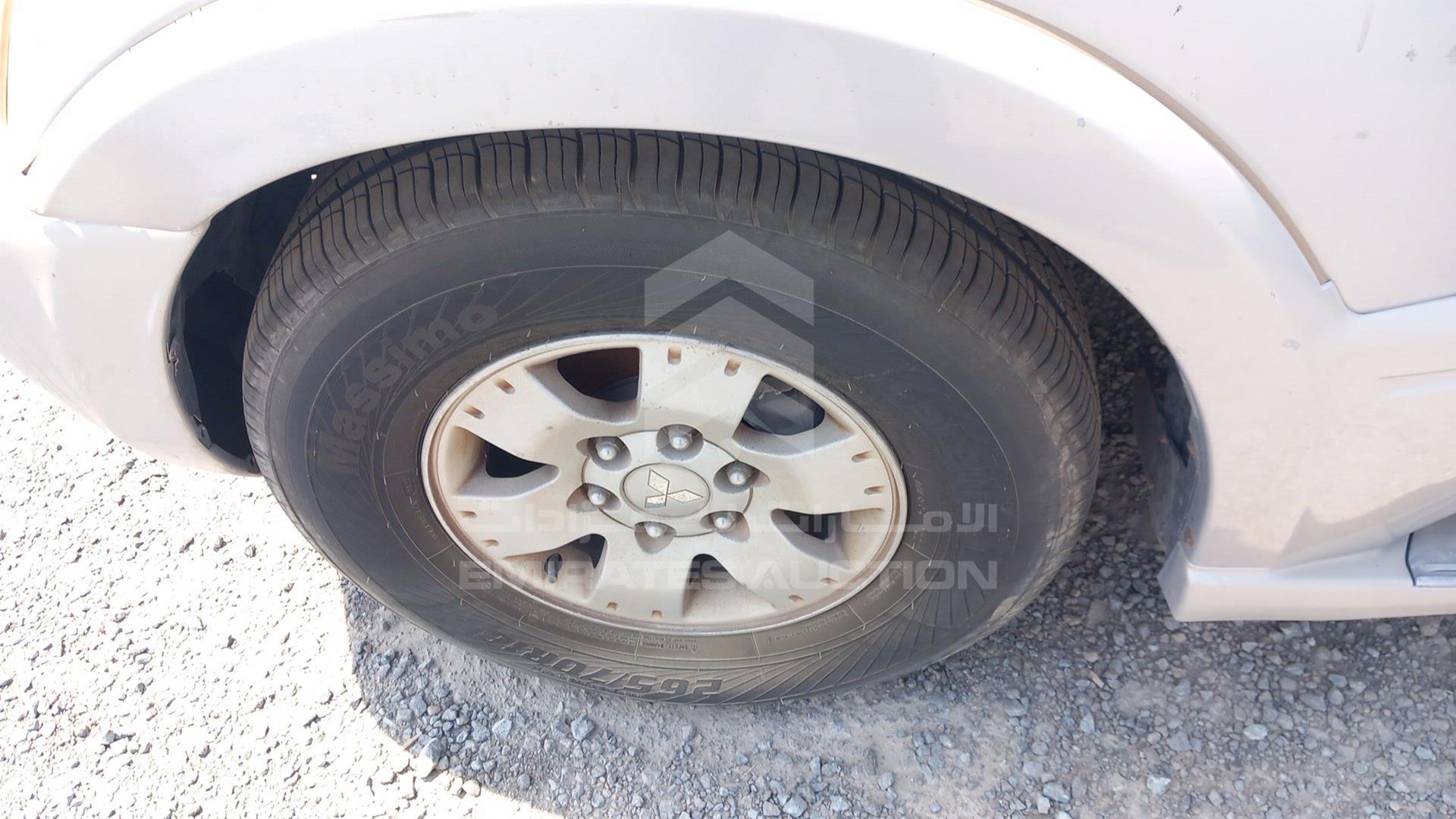 2006 MITSUBISHI PAJERO VIN: JMYLRV73W6J713137