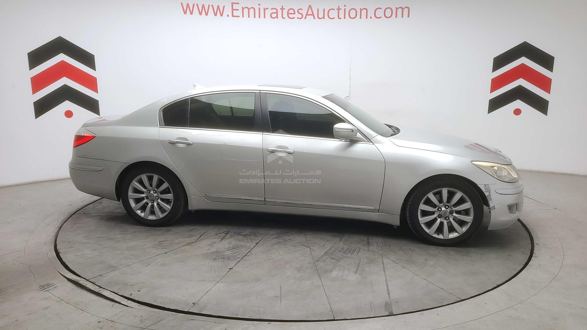2011 HYUNDAI GENESIS VIN: KMHGC4DF3BU124072