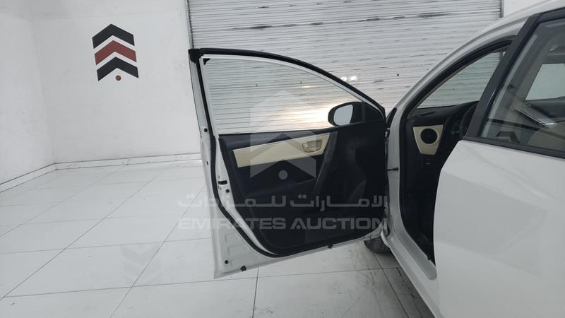 RKLBB9HE3J5206184 Auction: EmiratesAuction Lot: 435375 RKLBB9HE3J5206184 Toyota Corolla 2018 WHITE Photo 7