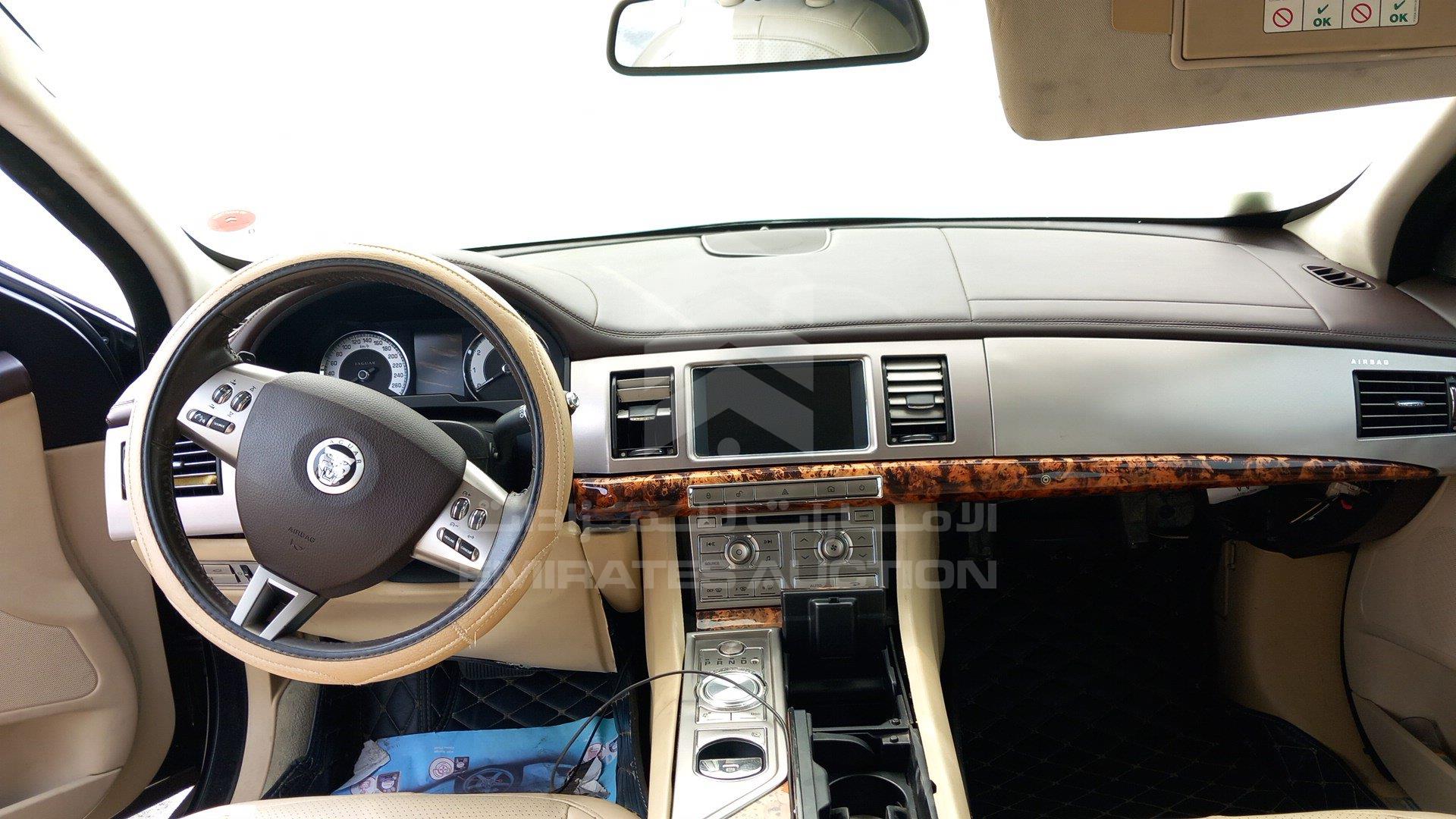 SAJAA06F09HR26198 - 2009 Jaguar XF - #429401