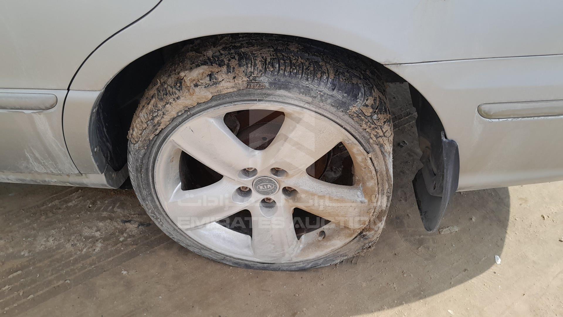 2006 KIA OPIRUS VIN: KNALD224665080958