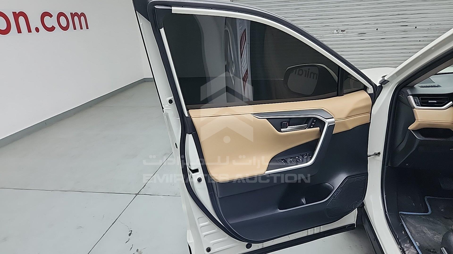 2019 TOYOTA RAV-4 VIN: JTMDW3FV6KD516671