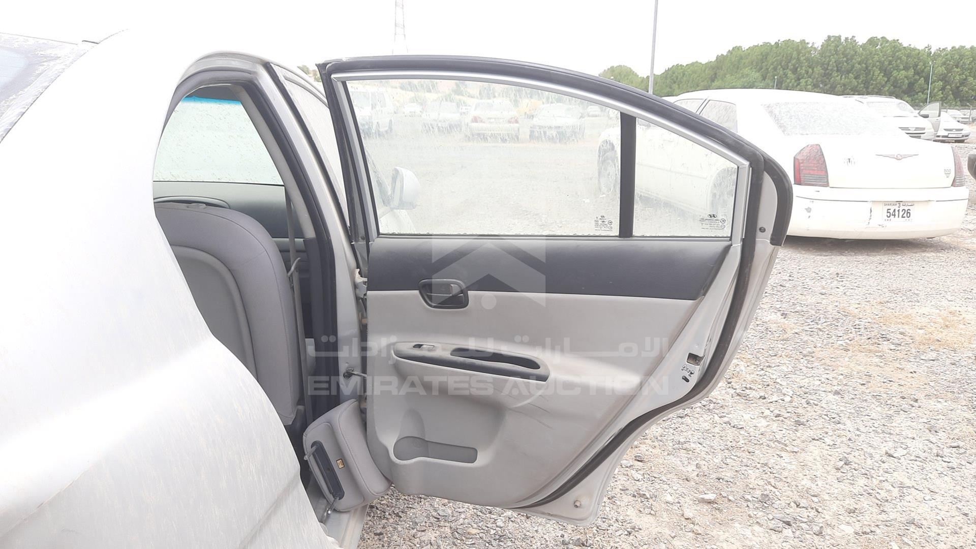 2010 HYUNDAI ACCENT VIN: KMHCM41A1AU449161