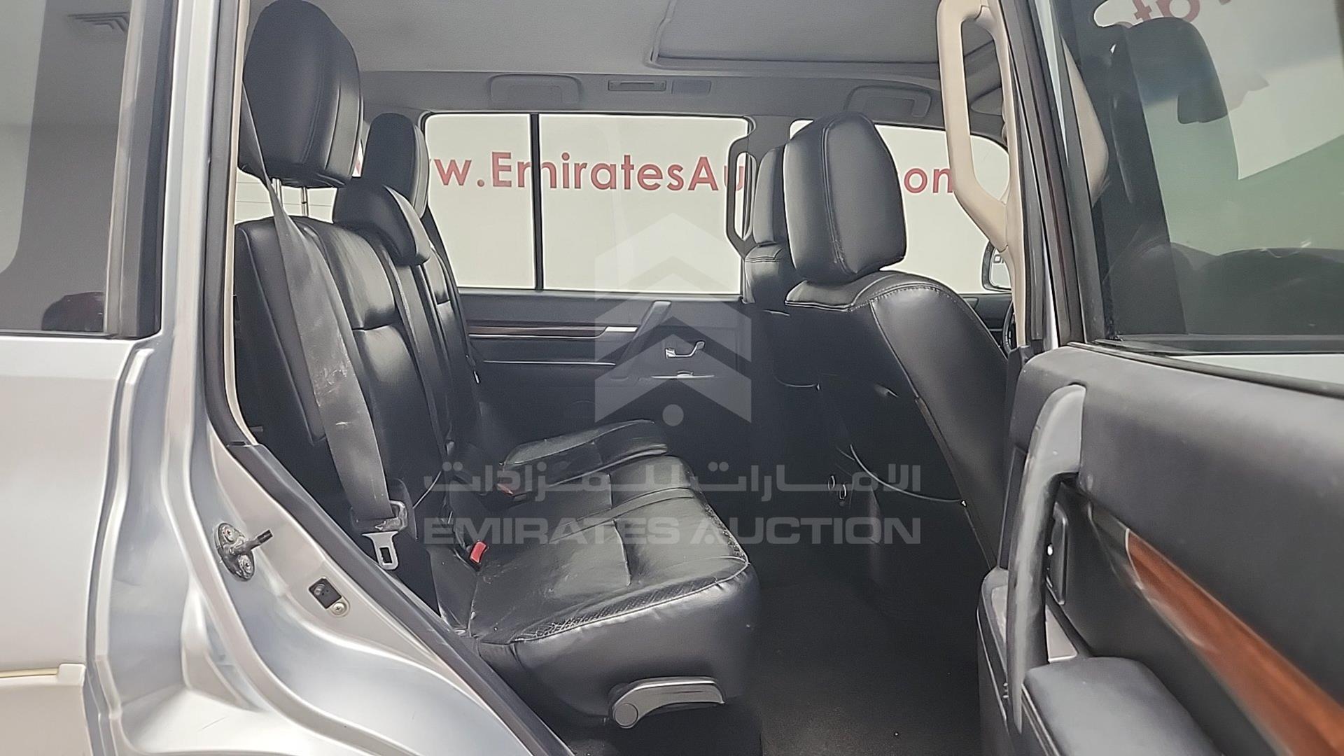 2008 MITSUBISHI PAJERO VIN: JMYLRV93W8J720356