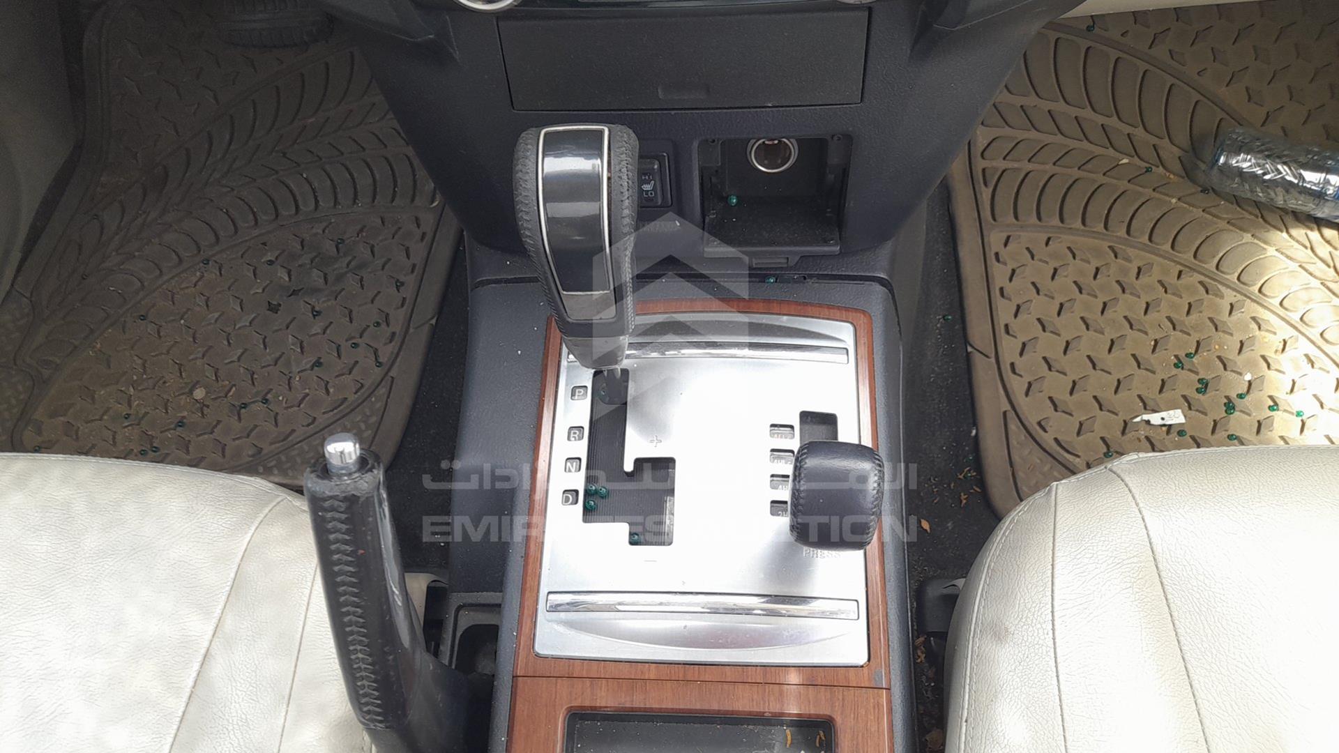 2008 MITSUBISHI PAJERO VIN: JMYLRV93W8J721894