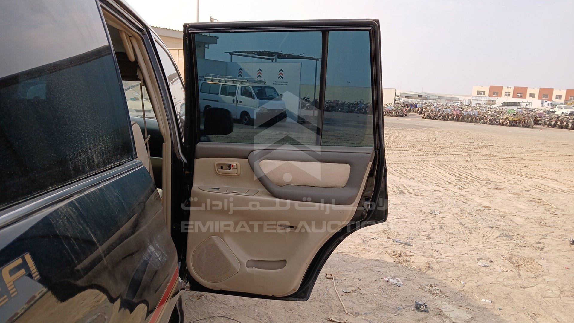 2005 TOYOTA LAND CRUISER VIN: JTEHJ09J755122002