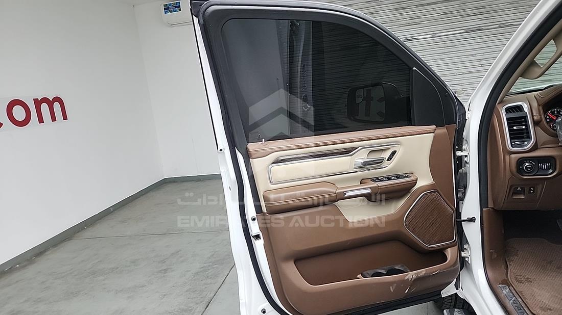 دودج رام 2020 — الباب الأمامي الأيسر — صورة 11