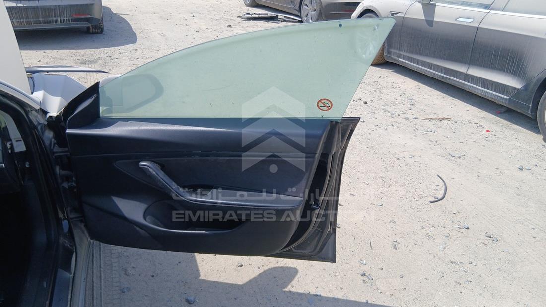 تيسلا موديل 3 2020 — الباب الأمامي الأيمن — صورة 25