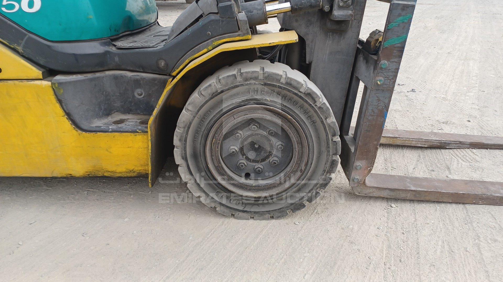 2016 KOMATSU FORKLIFT VIN: M252138087