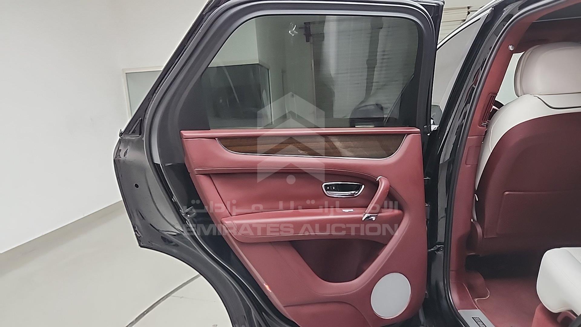 2019 BENTLEY BENTAYGA VIN: SJAAL1ZV2KC023332