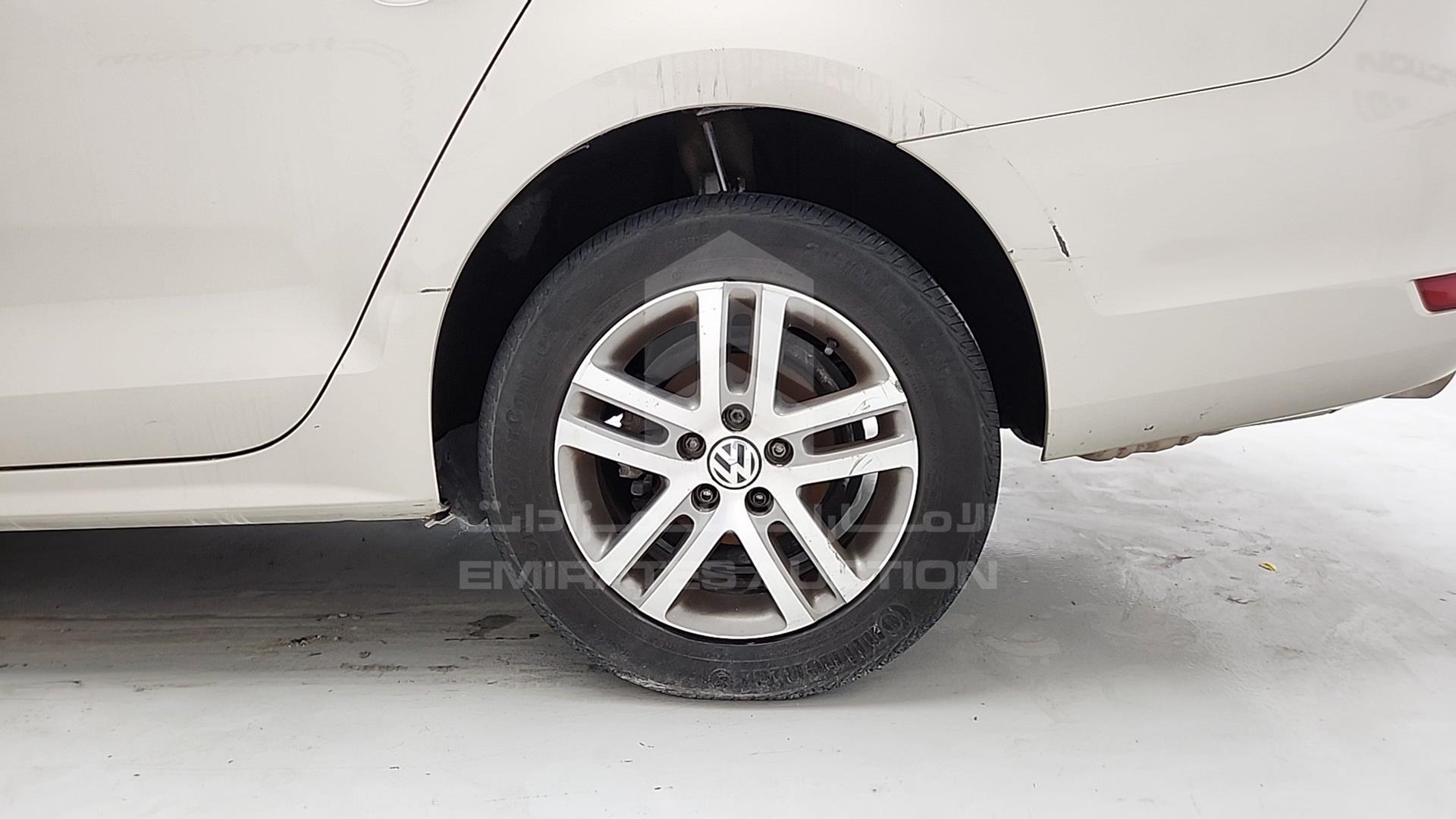 2014 VOLKSWAGEN JETTA VIN: WVWRV1AJ4EM215497