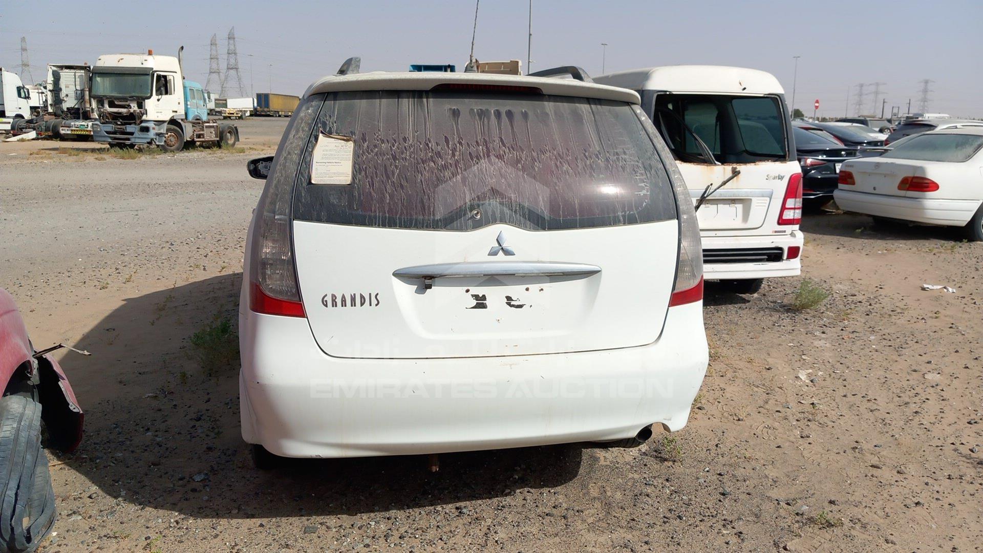 2005 MITSUBISHI GRANDIS VIN: JMYLRNA4W5Z703642