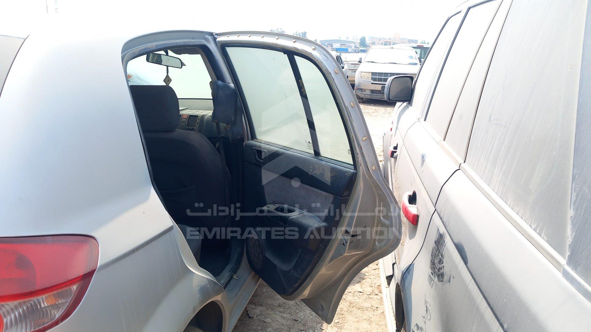 2004 HYUNDAI --- VIN: KMHBT51H44U182149
