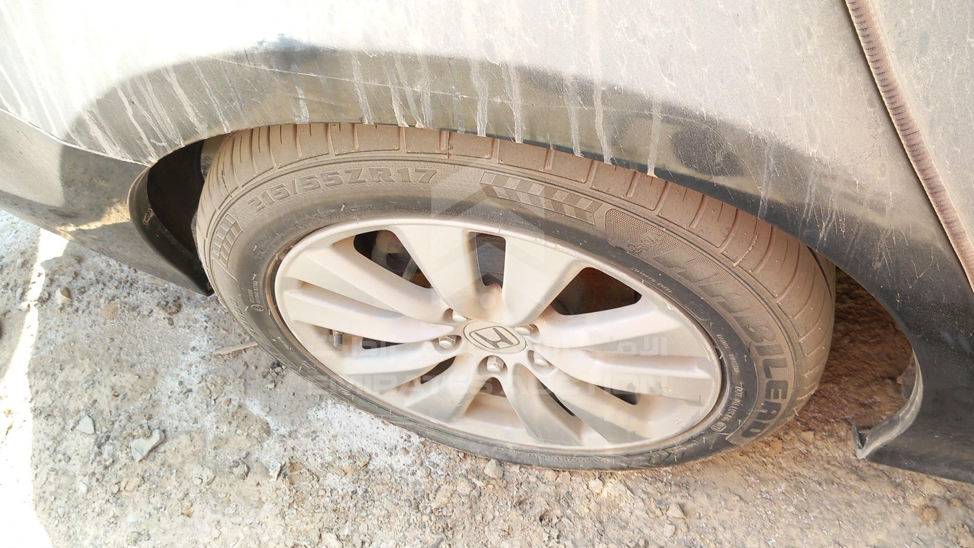 2011 HONDA ACCORD VIN: 1HGCR3F86BA011204