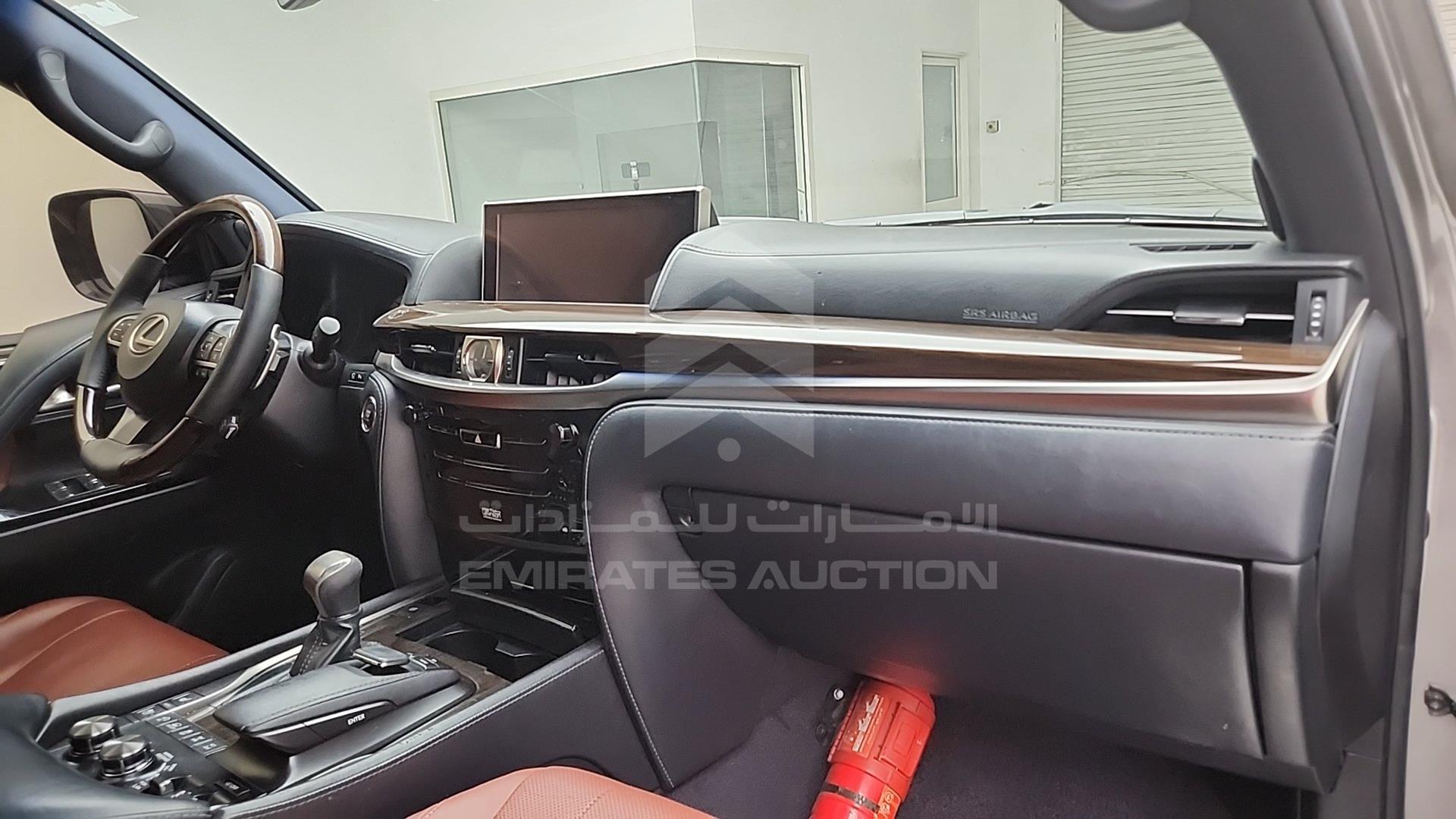 2017 LEXUS LX 570 VIN: JTJHY00W7H4233309