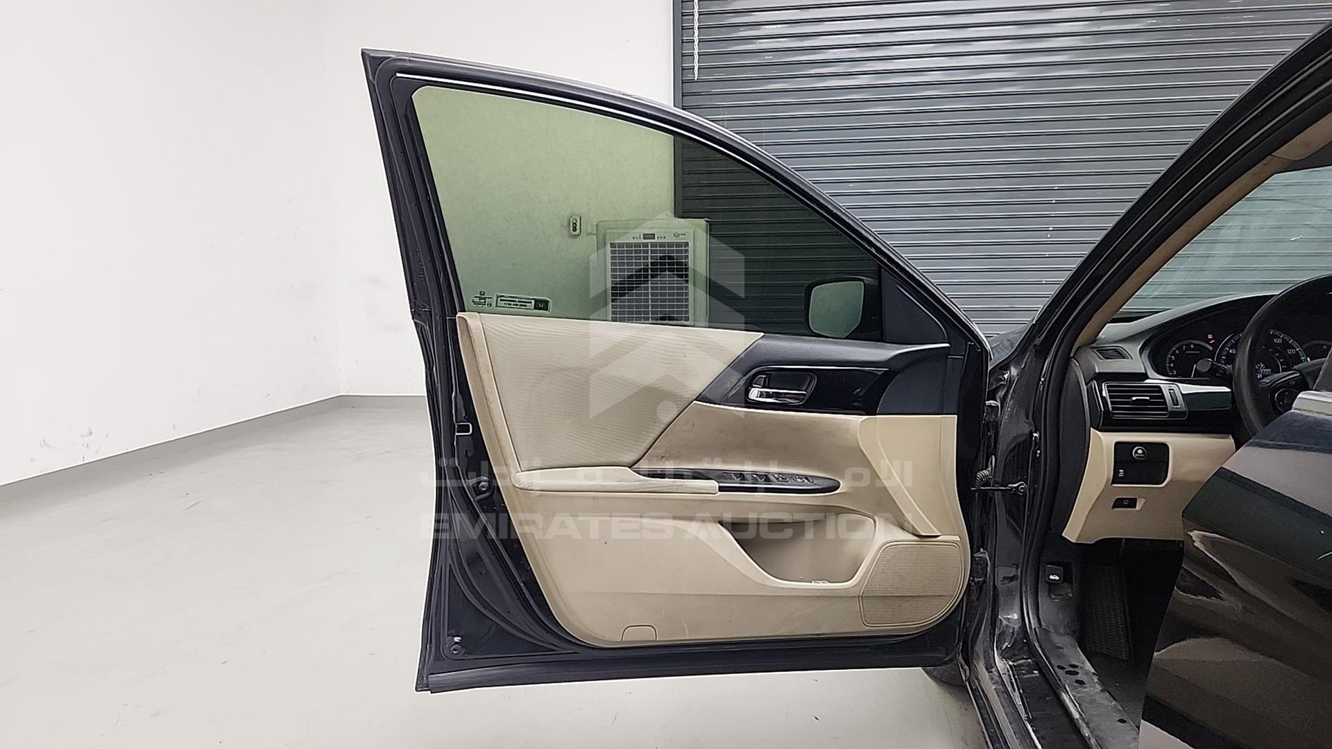 2017 HONDA ACCORD VIN: 1HGCR2F39HA102131