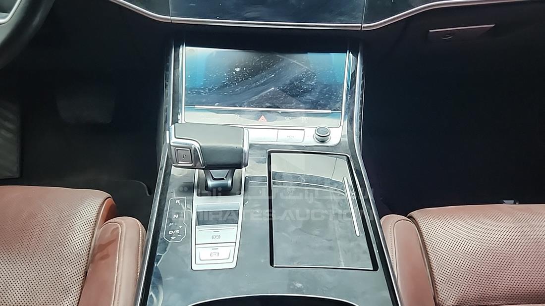 اودي A8 2020 — زاوية ناقل الحركة — صورة 17