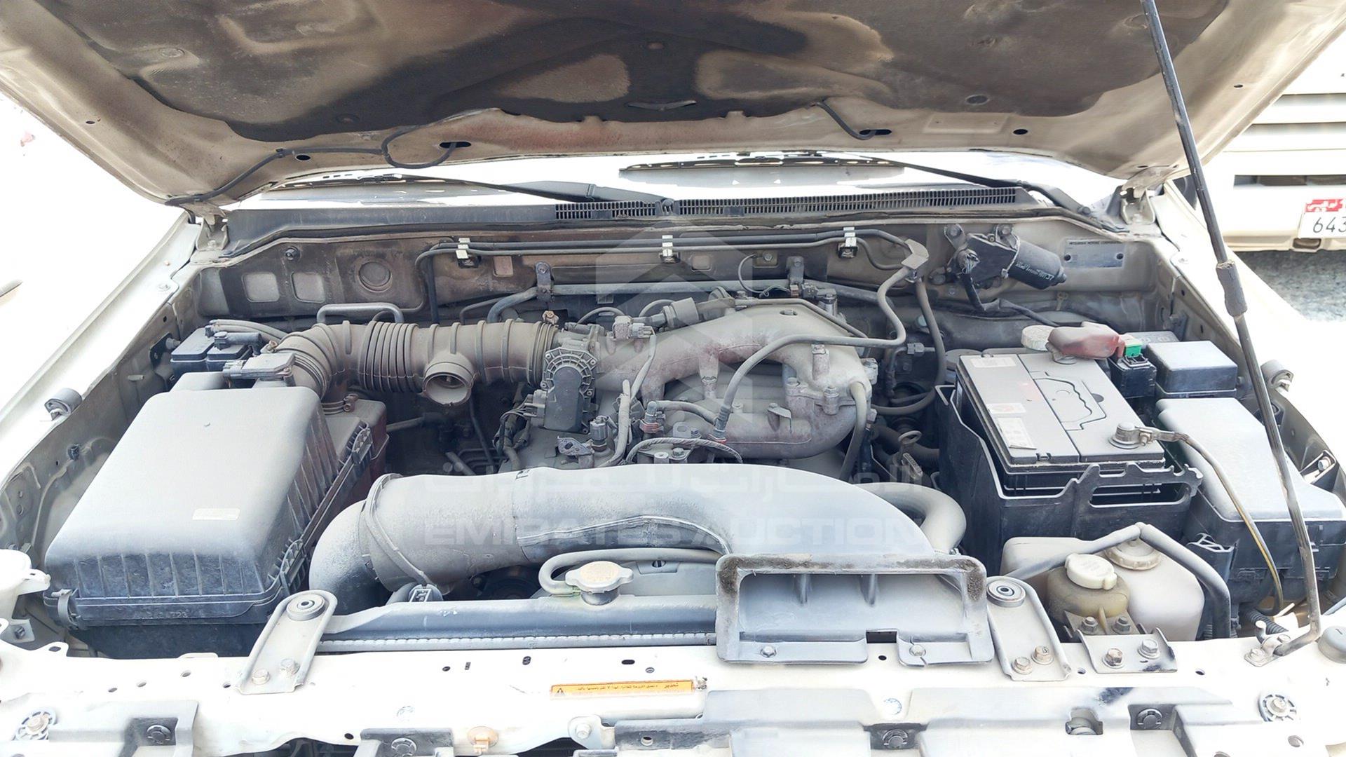 2008 MITSUBISHI PAJERO VIN: JMYLRV93W8J724284