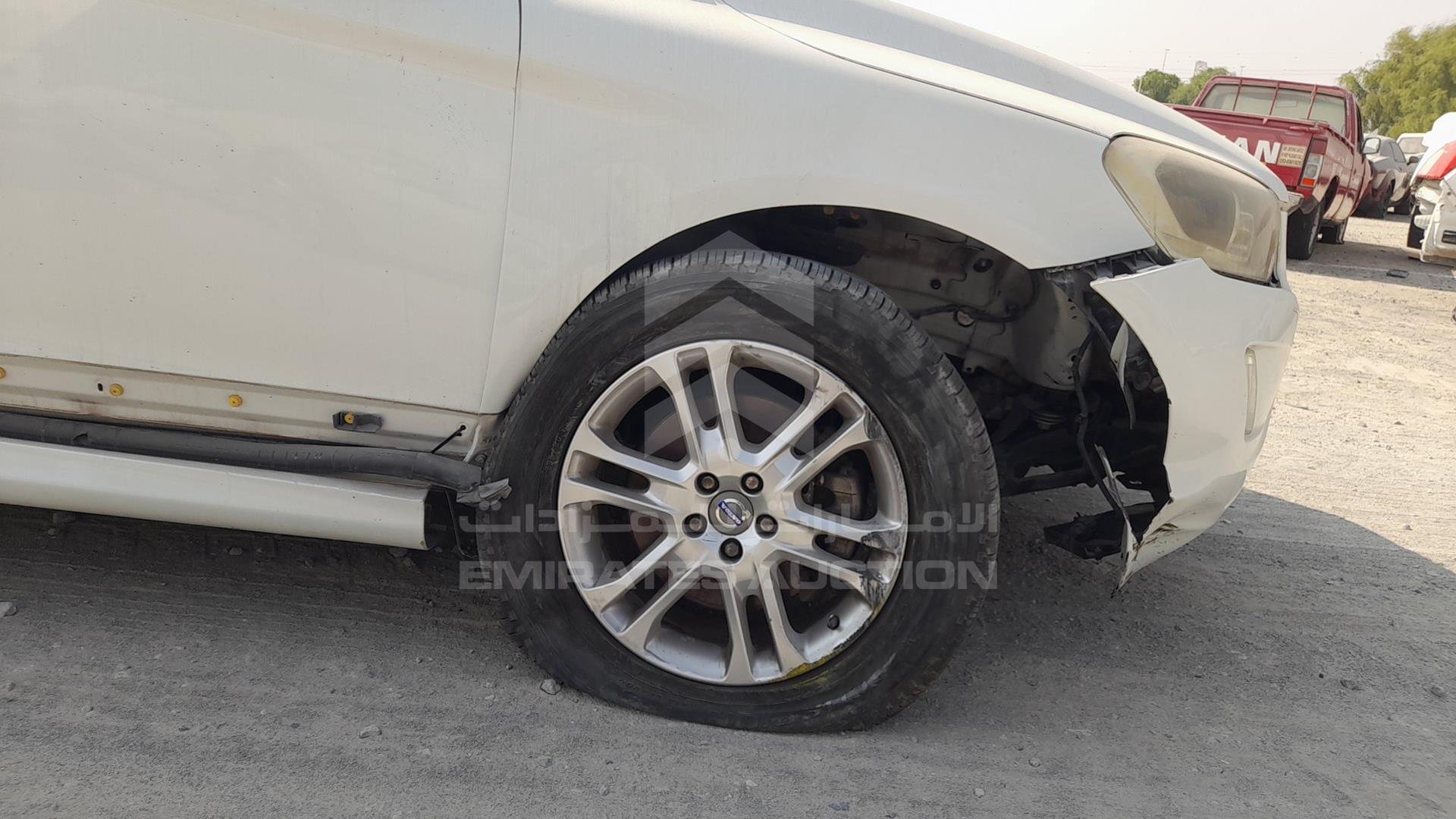 2014 VOLVO XC 60 VIN: YV147HDZ0E2558389