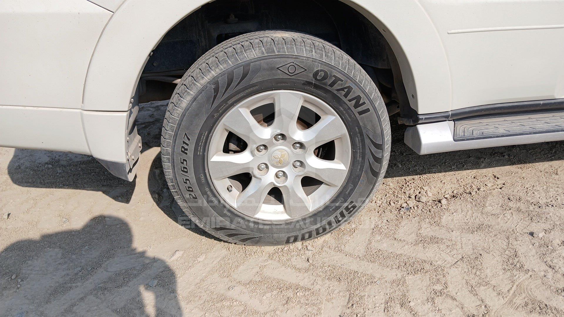 2014 MITSUBISHI PAJERO VIN: JMYLRV95WEJ709535