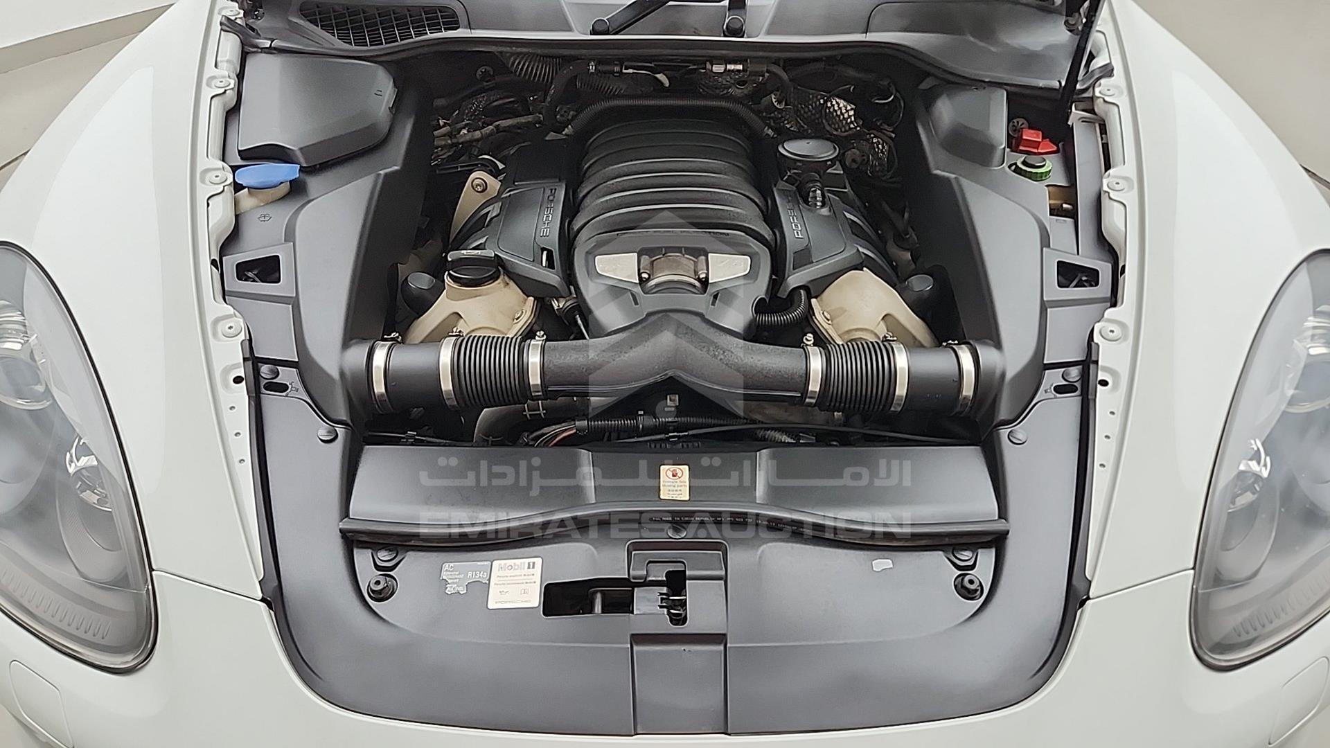 2014 PORSCHE CAYENNE GTS VIN: WP1ZZZ92ZELA73608