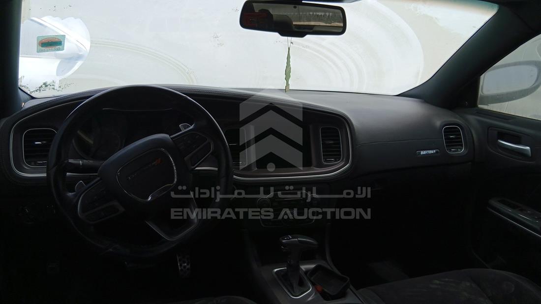 دودج شارجر 2021 — زاوية الواجهة الكاملة — صورة 15