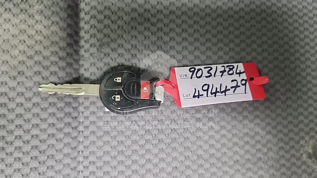 2020 Nissan Urvan — Keys — Photo 4