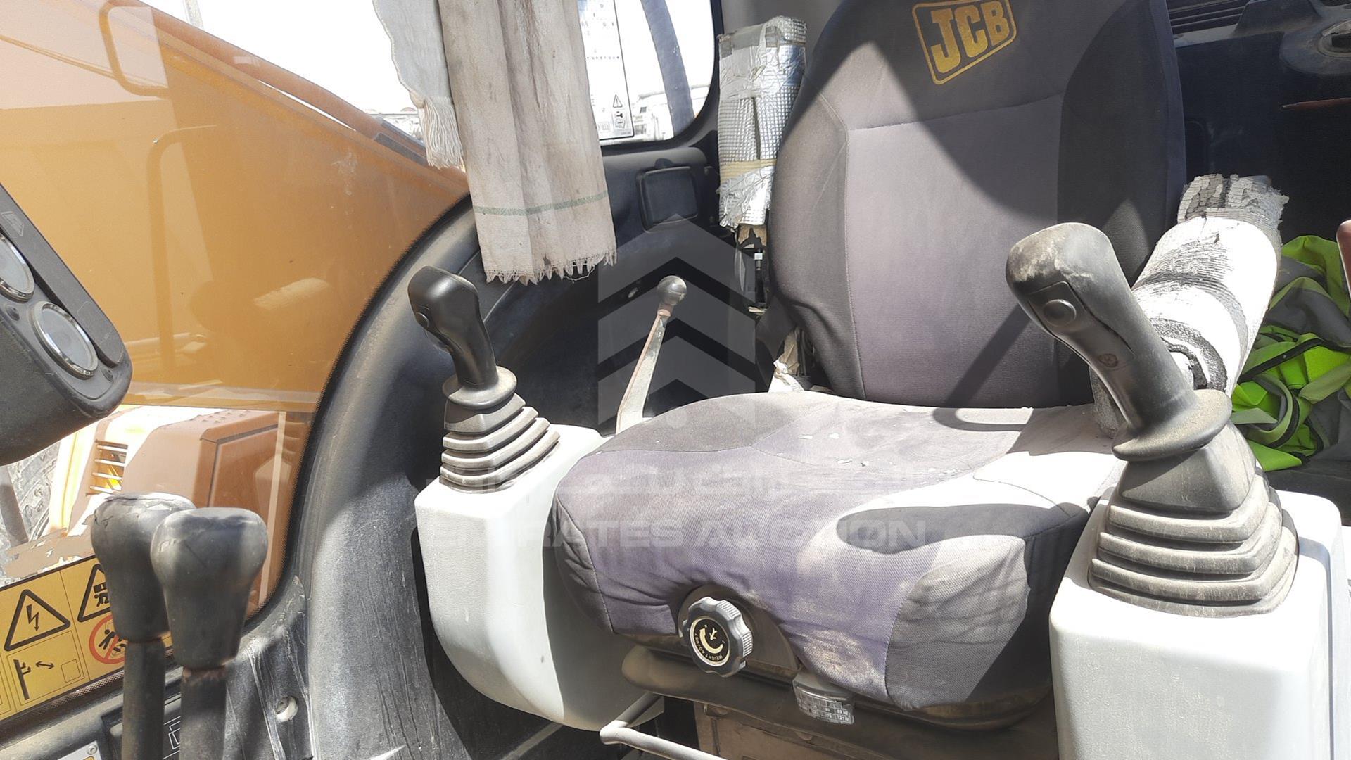 2015 JCB JS205 VIN: PUNJE20BV02359661