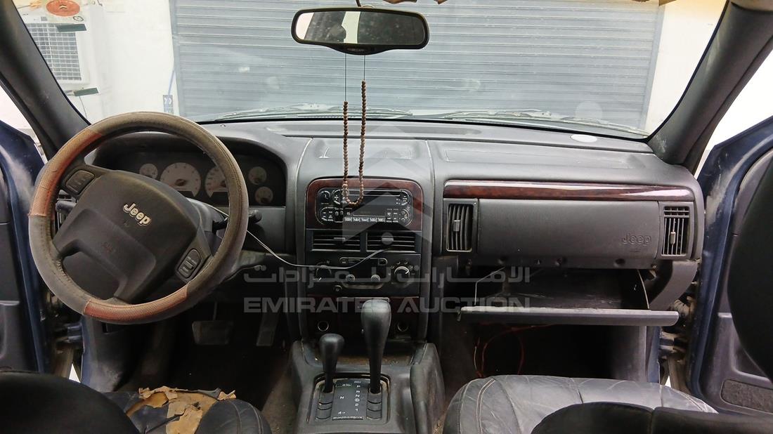 جيب جراند شيروكي 2001 — زاوية الواجهة الكاملة — صورة 17