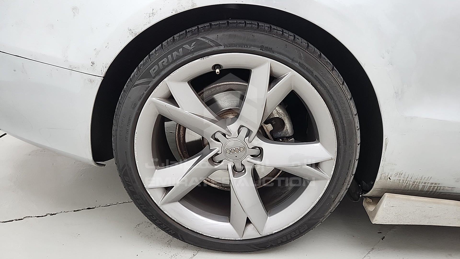 2010 AUDI A5 VIN: WAUAFB8F9AN012270