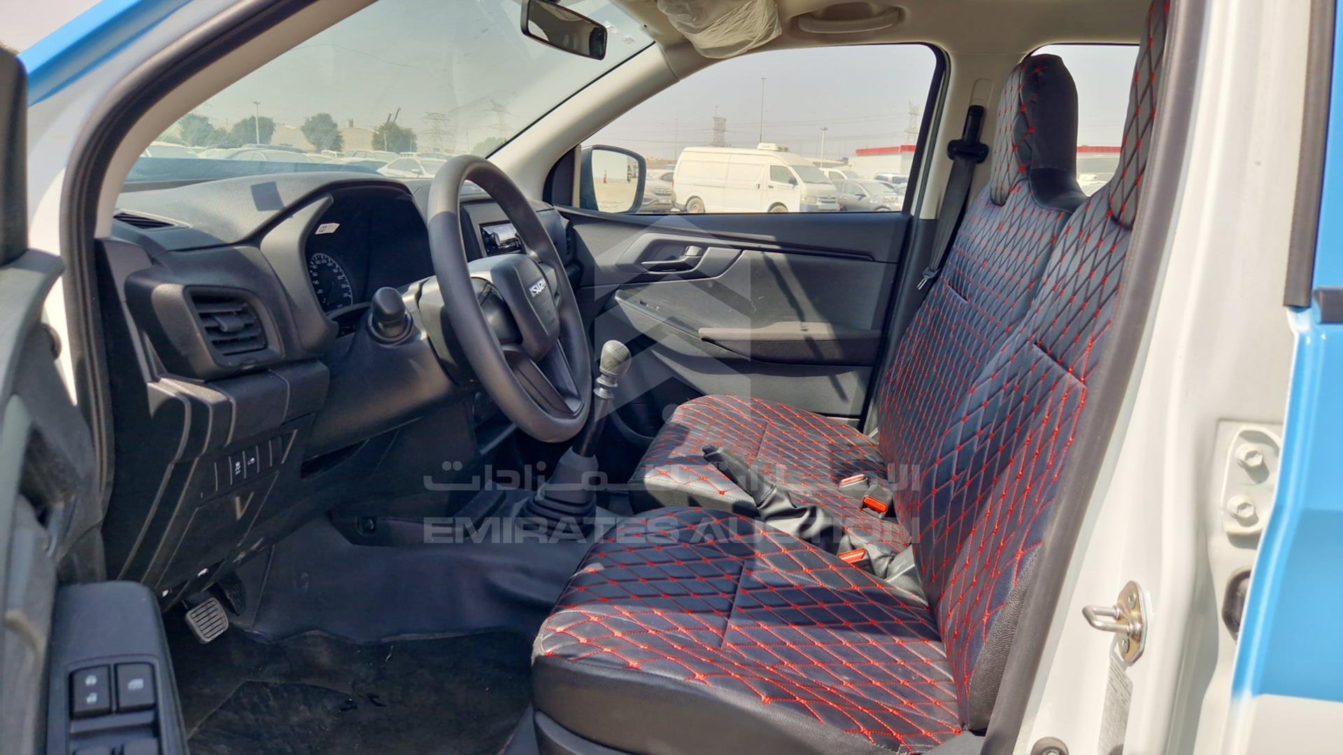 2024 ISUZU D-MAX VIN: MPAEL3376RT008775