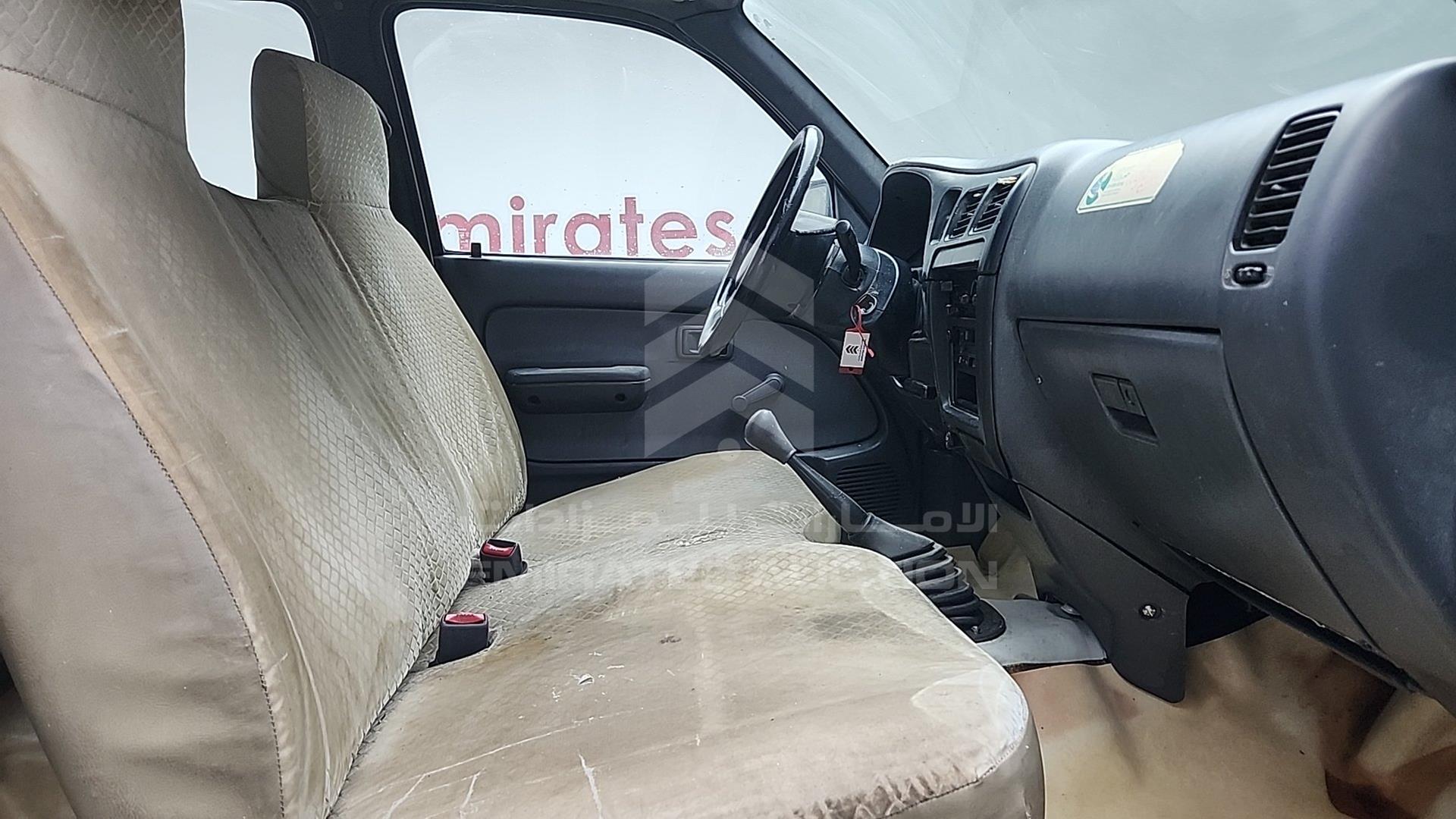 2005 TOYOTA HILUX VIN: JTFEM426450162201