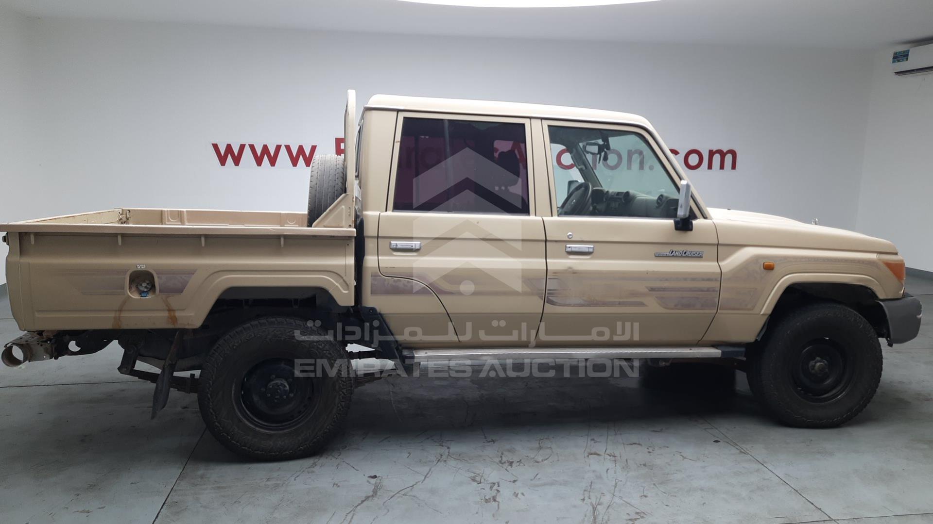 2013 TOYOTA LAND CRUISER VIN: JTFBU71J3D4702655