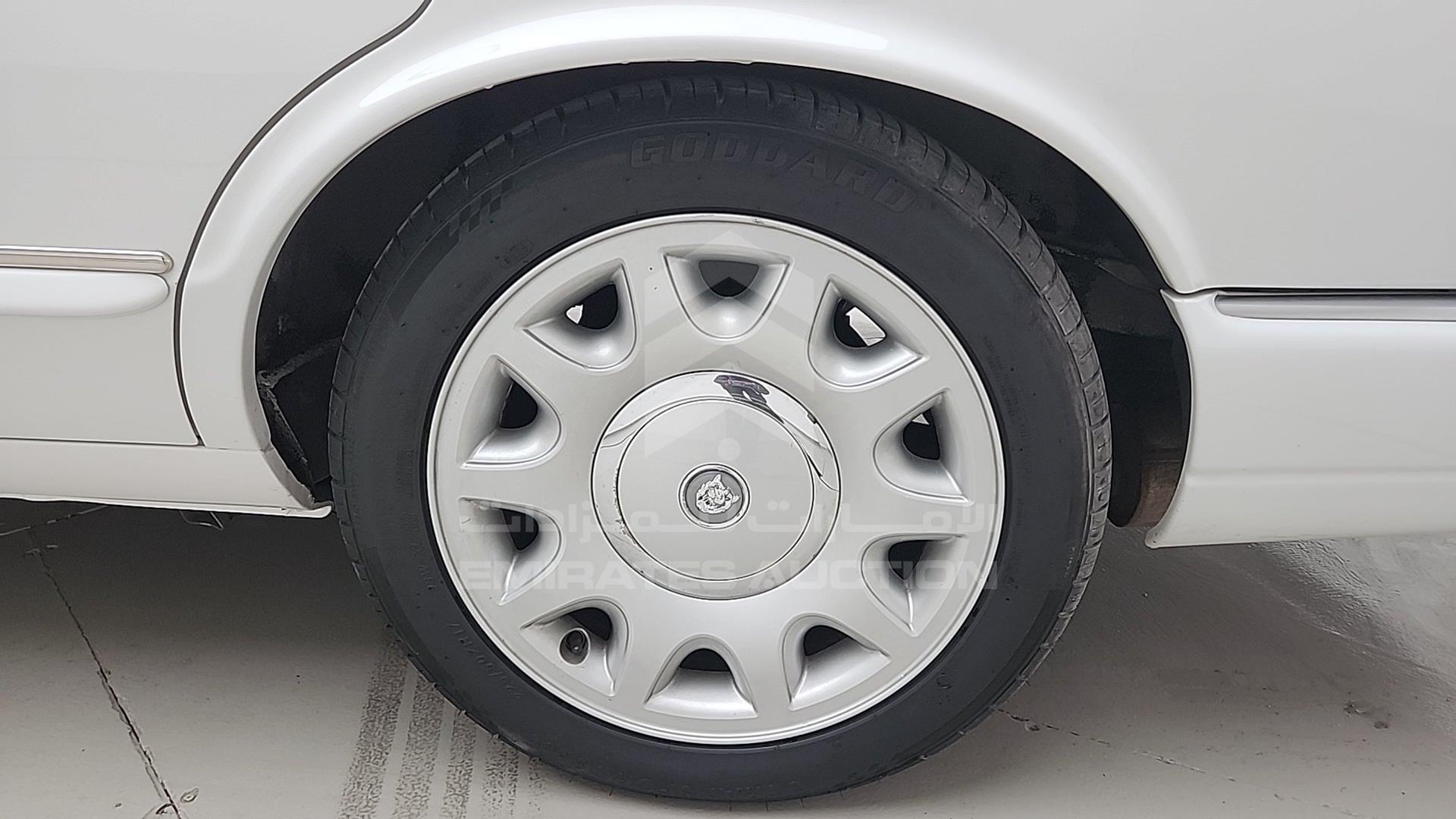 1999 JAGUAR X J 8 VIN: SAJKD684XXC868976