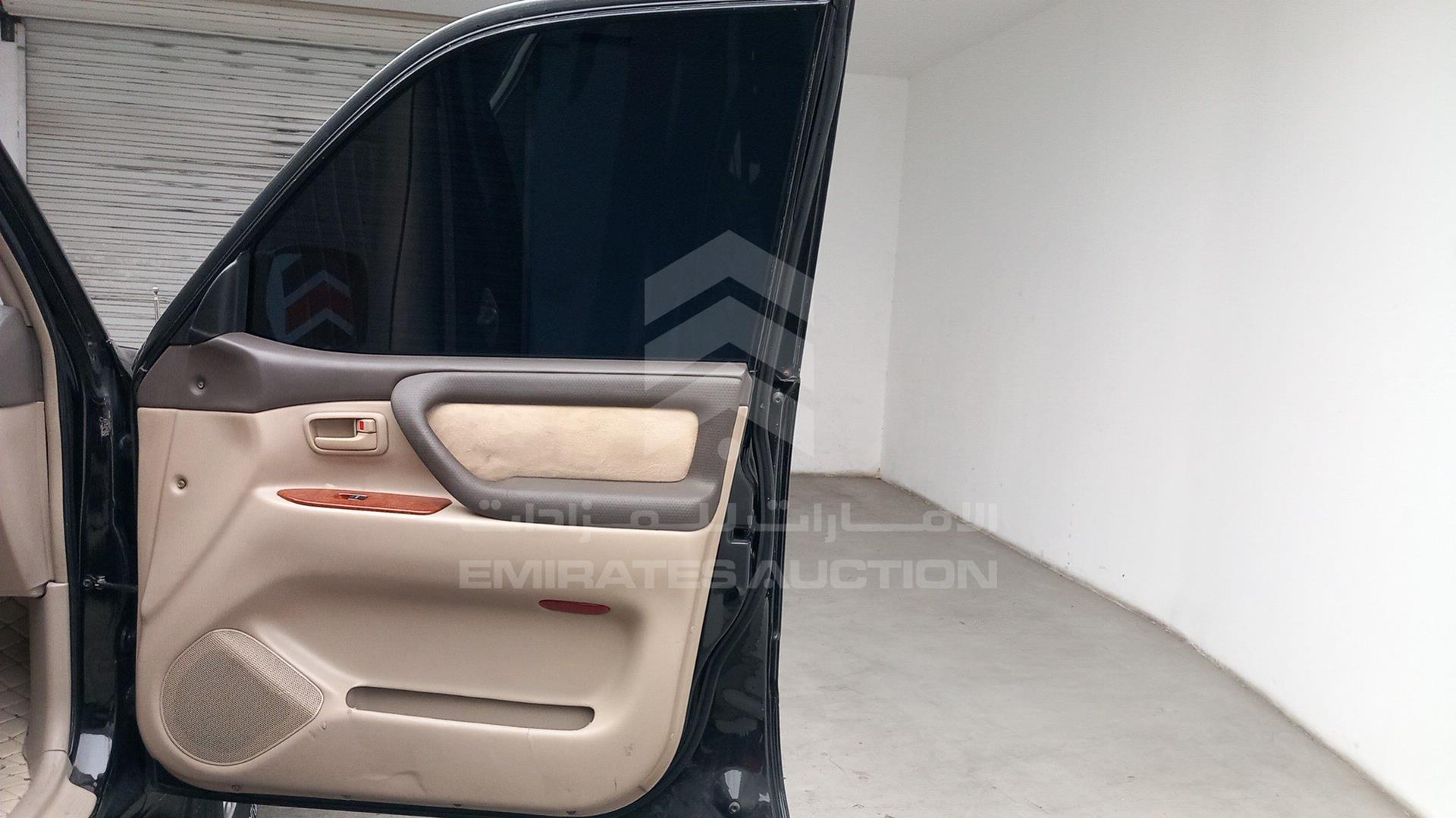 2006 TOYOTA LAND CRUISER VIN: JTEHJ09JX65145680