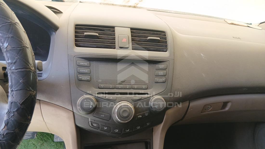 هوندا اكورد 2005 — نظم الترفيه وكاميرا المراقبة والملاحة — صورة 16