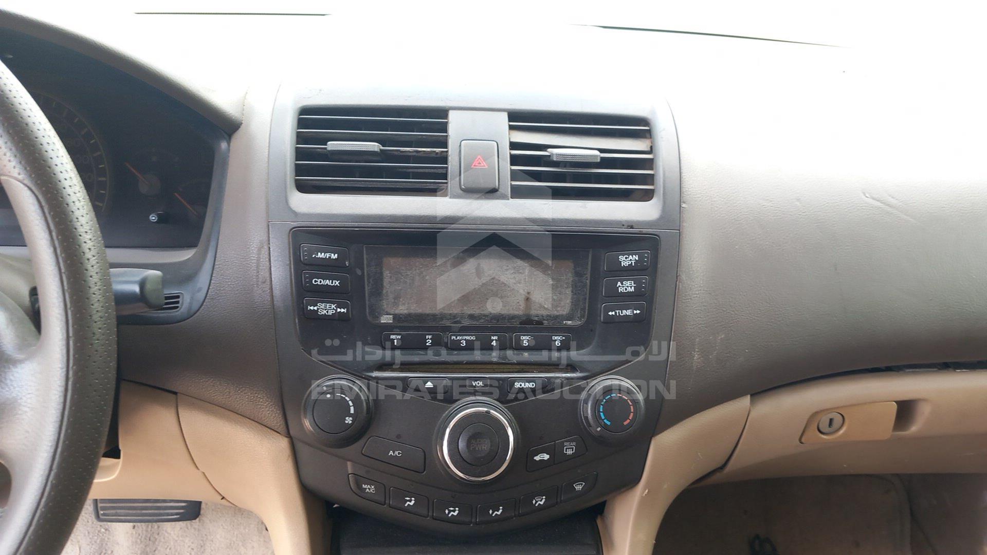 2005 HONDA ACCORD VIN: JHMCM56565C400442