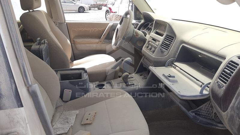 VIN: JMYLYV77W6J702677 Auction: EmiratesAuction Lot: 343986 JMYLYV77W6J702677 Mitsubishi Pajero 2006 WHITE Photo 21