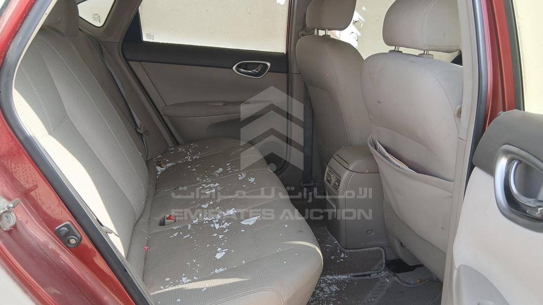 نيسان سينترا 2014 — زاوية الراكب الخلفي اليمنى — صورة 20