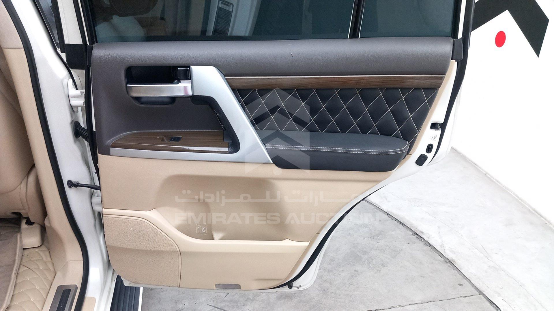 2016 TOYOTA LAND CRUISER VIN: JTMHY05J6G4036341