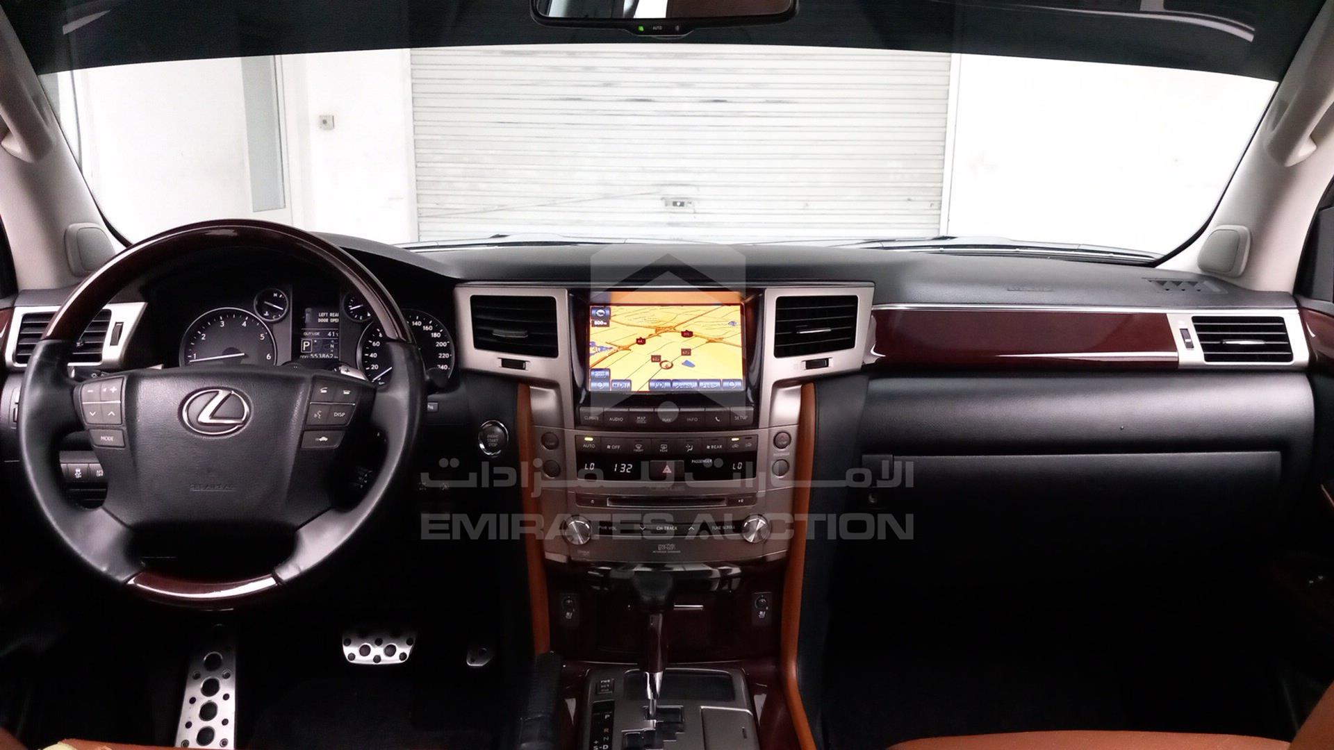 2014 LEXUS LX 570 VIN: JTJHY00W2E4138734