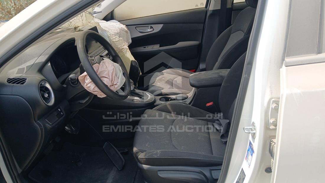 كيا سيراتو 2024 — زاوية السائق الأمامية اليسرى — صورة 12