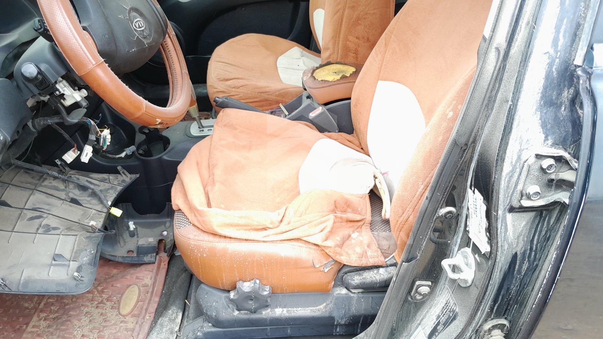 2009 KIA SPORTAGE VIN: KNAJE552897632775