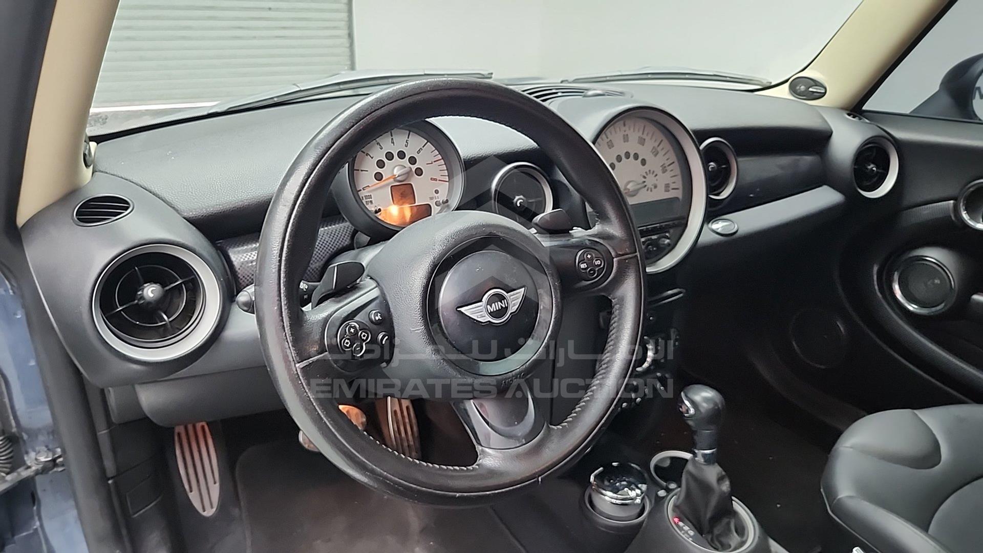 2011 MINI COOPER VIN: WMWSV3C58BTY11241