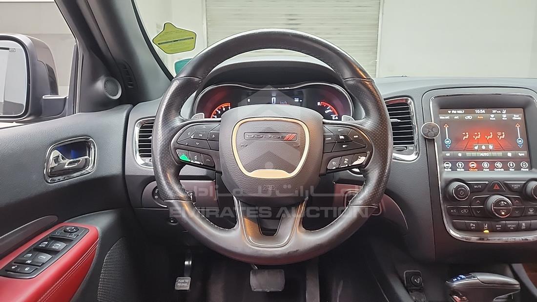 دودج دورانجو 2019 — التحكمات في عجلة القيادة — صورة 16