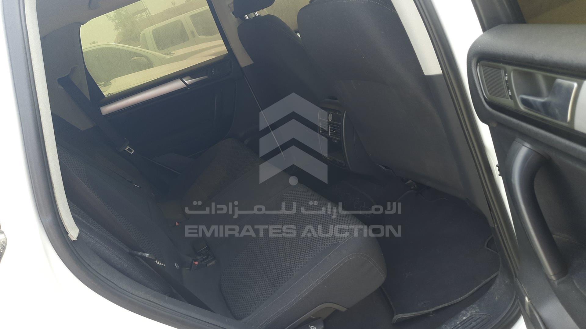 2013 VOLKSWAGEN TOUAREG VIN: WVGBC2BP7DD000268