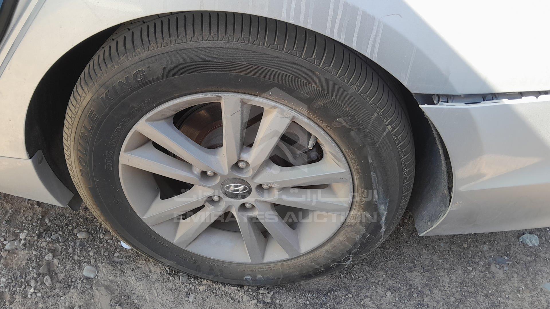 2015 HYUNDAI SONATA VIN: 5NPE24AF2FH001897