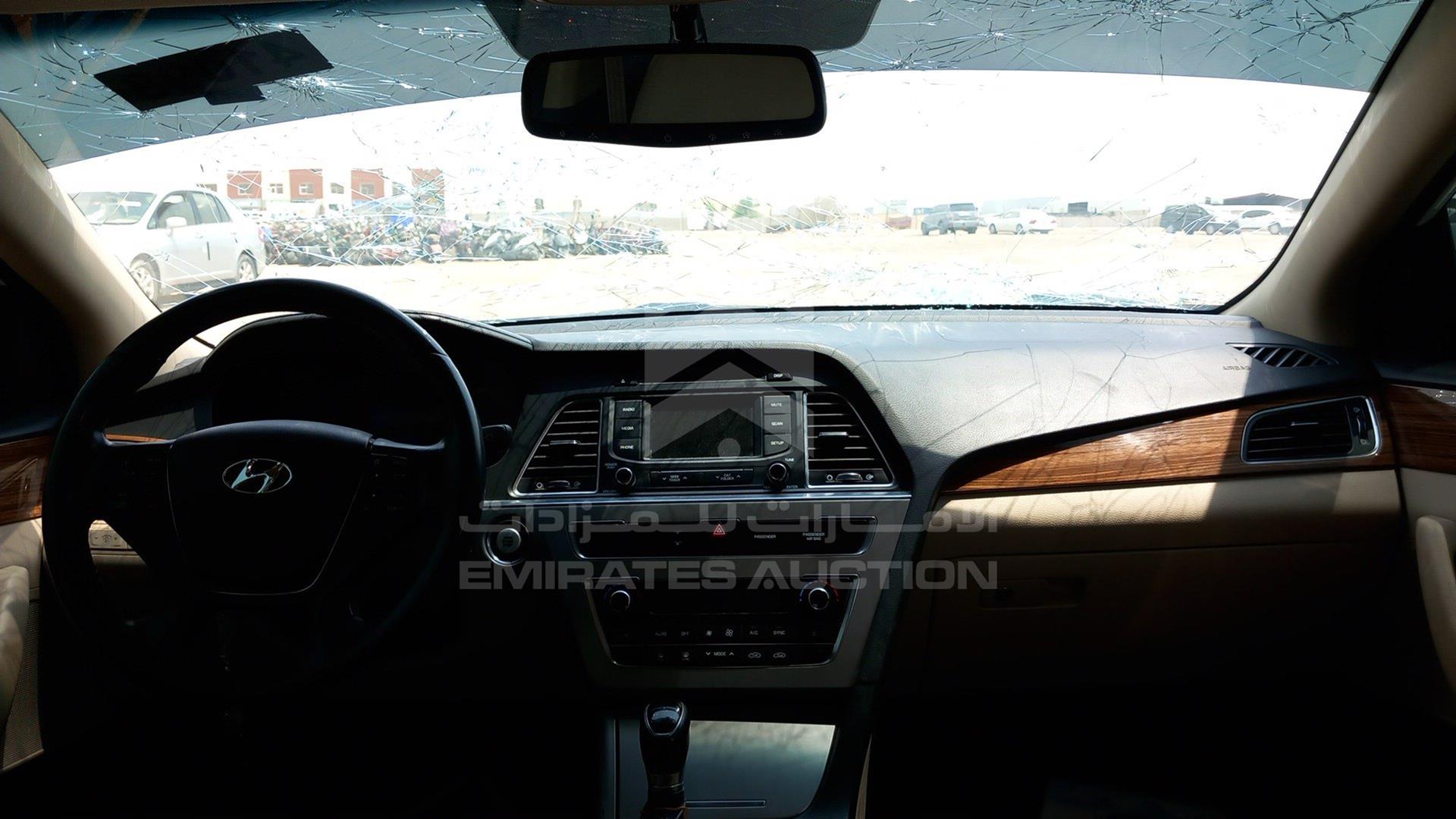 2015 HYUNDAI SONATA VIN: 5NPE34AF8FH208386