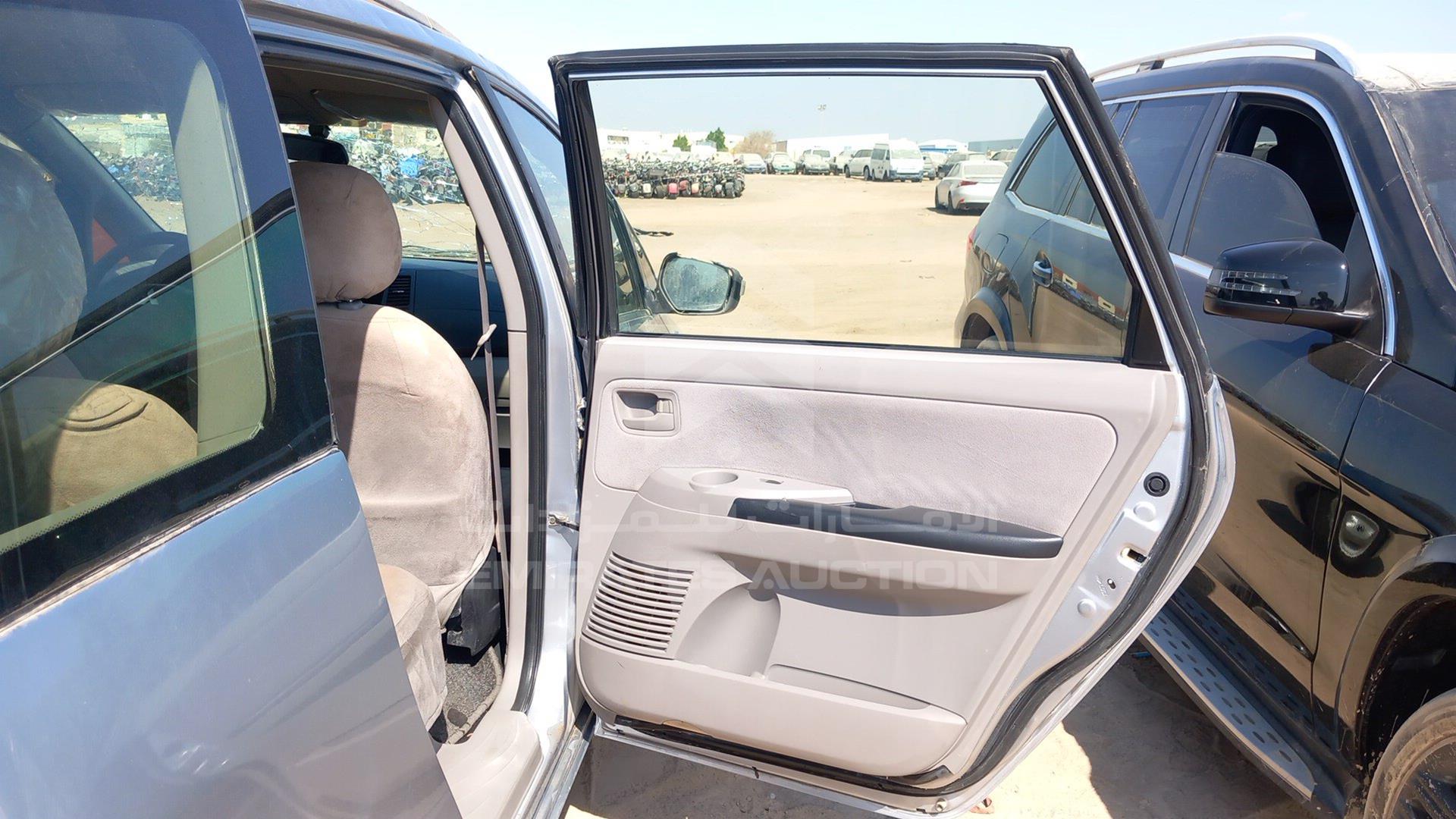 2007 MITSUBISHI GRANDIS VIN: JMYLRNA4W7Z700700