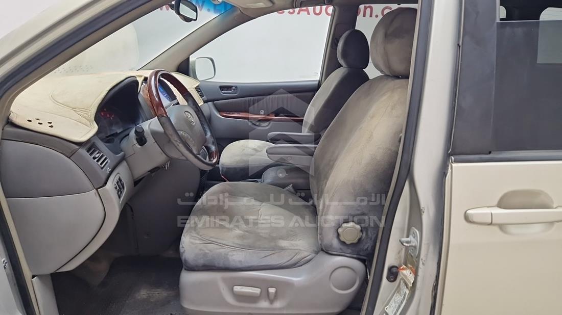 2004 Toyota Sienna — Front Left Driver Seat View — Photo 16